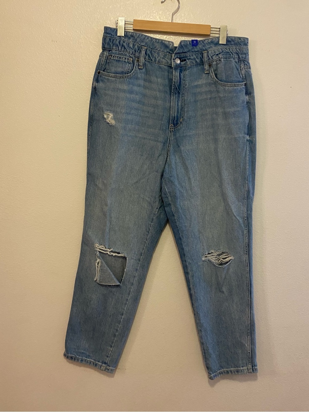 Arizona NWT distressed mom jeans